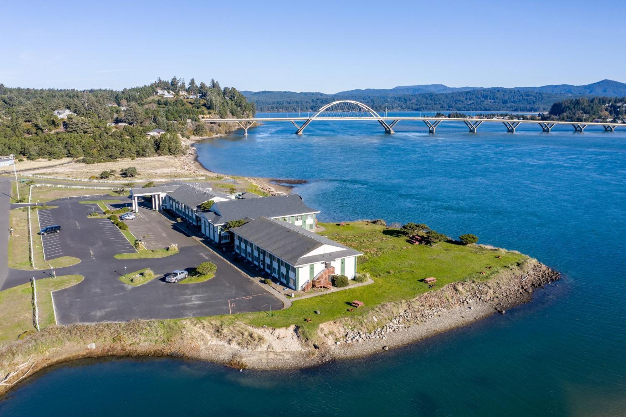 Alsi Resort Hotel Waldport Eksteriør bilde